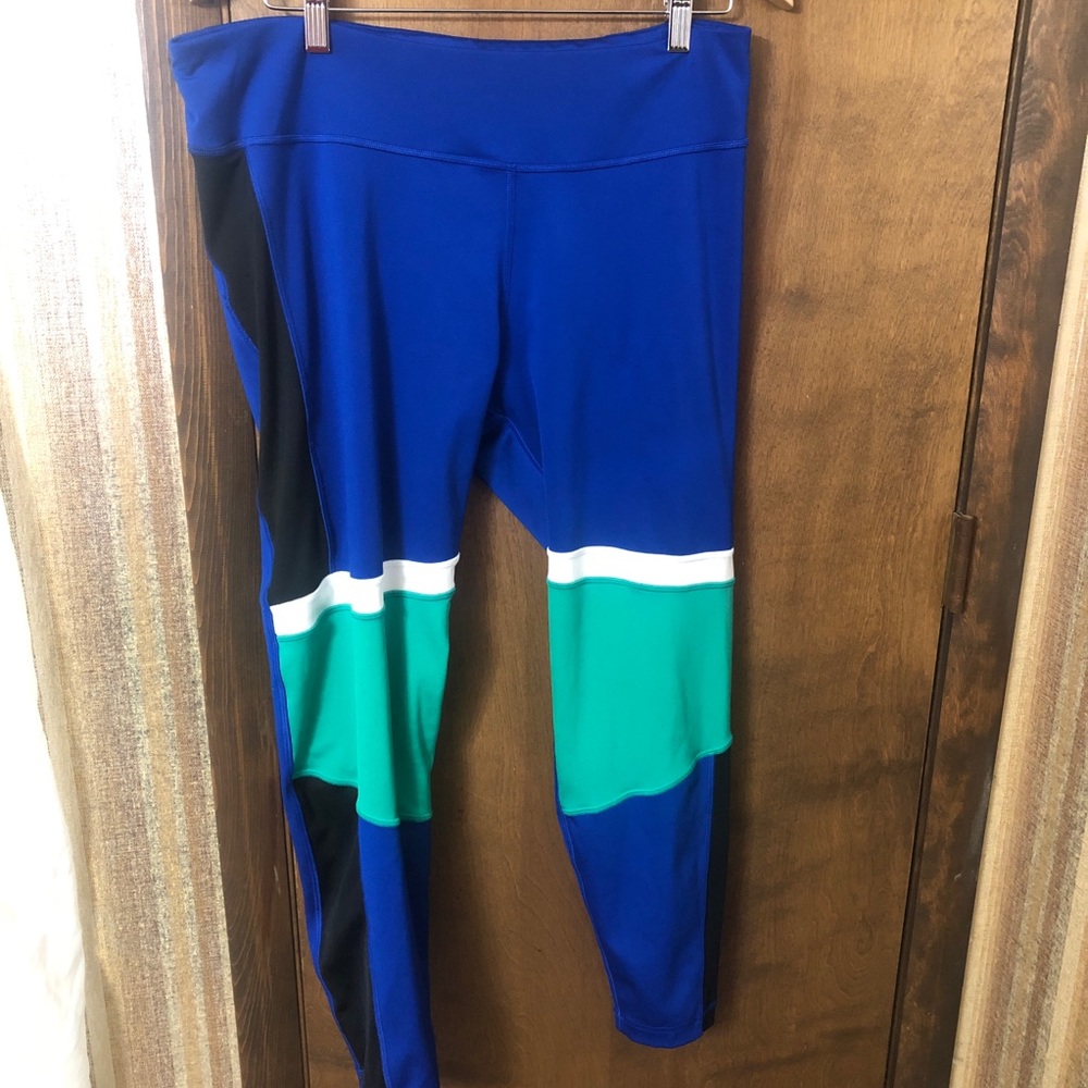 Reebok Woman’s XL Capri Activewear Leggings